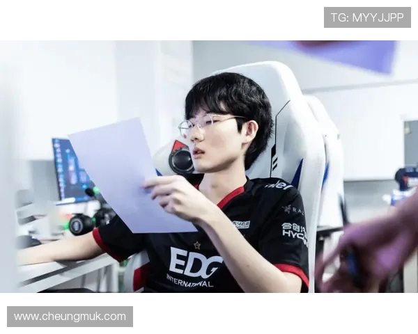 ViperADC电竞之路：从天赋少年到全球顶尖ADC选手的成长历程