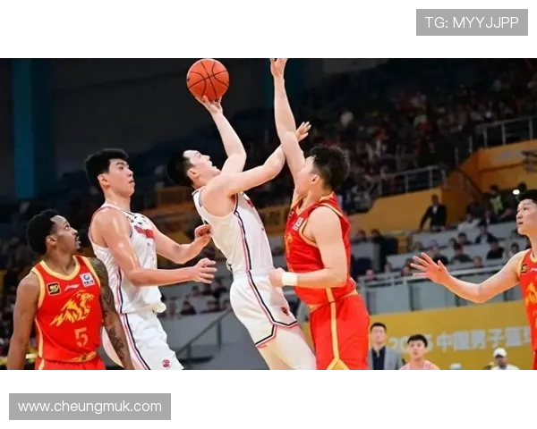 浙江广厦迎强敌巅峰对决鏖战四节展现团队韧性与篮球激情 浙江广厦迎强敌巅峰对决鏖战四节展现团队韧性与篮球激情