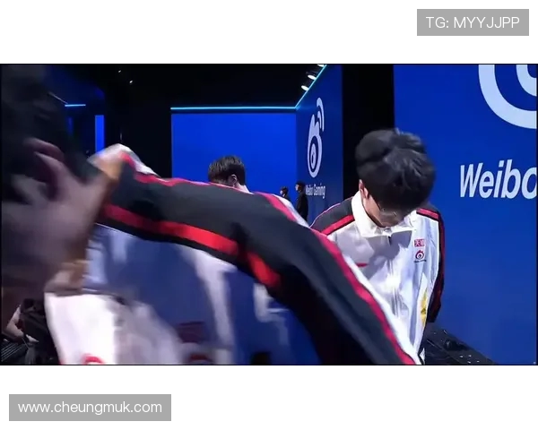 巅峰对决BLG迎战JDG强强碰撞上演秋季赛终极较量 巅峰对决BLG迎战JDG强强碰撞上演秋季赛终极较量