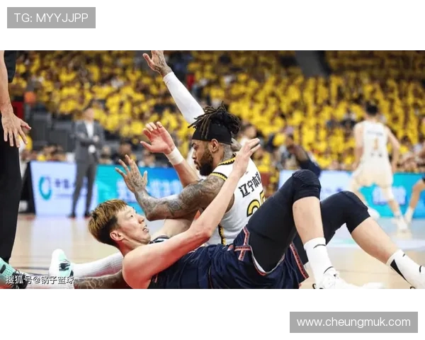 任骏飞引领球队奋勇争先展现篮球才华与团队精神的完美结合 任骏飞引领球队奋勇争先展现篮球才华与团队精神的完美结合